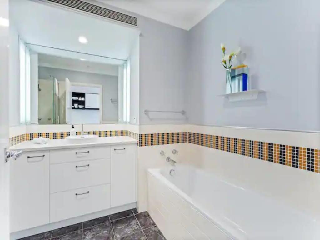 Lovely Bright Apartment With Balcony Pool And Gym Окленд Экстерьер фото