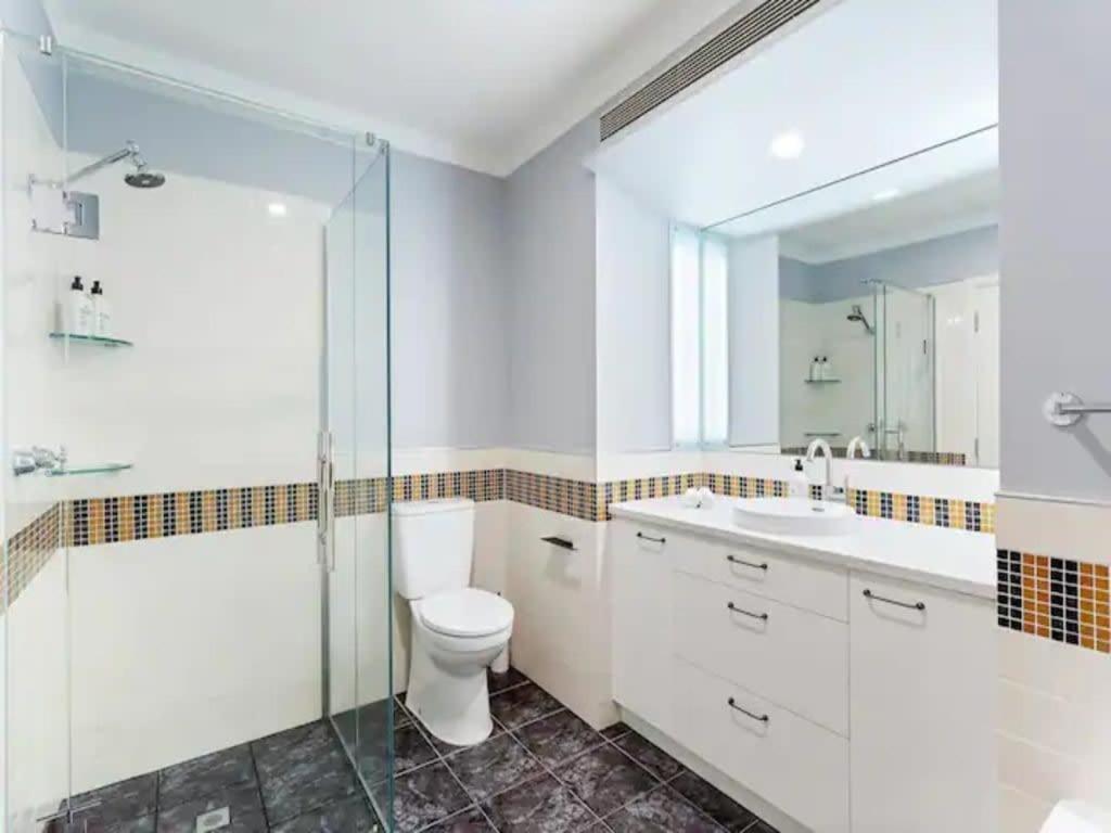 Lovely Bright Apartment With Balcony Pool And Gym Окленд Экстерьер фото