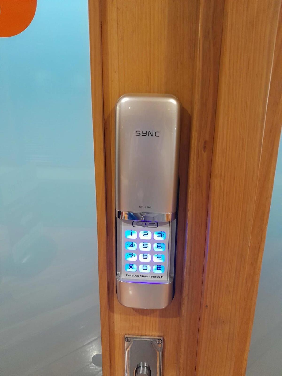 Lovely Bright Apartment With Balcony Pool And Gym Окленд Экстерьер фото